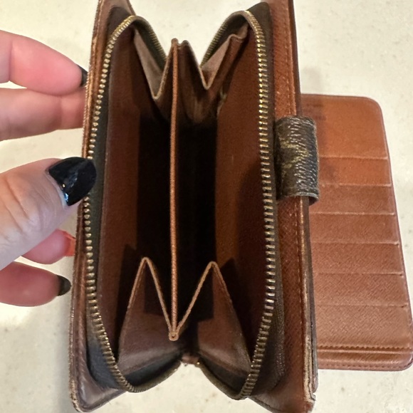 Louis Vuitton monogram wallet - Picture 8 of 10